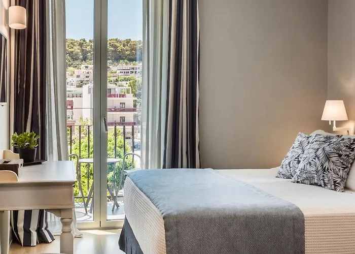 Aenos Hotel